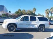 ✅ 2011 Chevrolet Suburban LT • VIN: 1GNSKJE30BR208994 • Lot: 43551916. Wystawiony na IAAI z przebiegiem 239 030 mil. Bezpłatny archiwum sprzedaży aukcyjnych z USA i szczegółowy raport historii pojazdu na DreamBid. Zdjęcie 14.