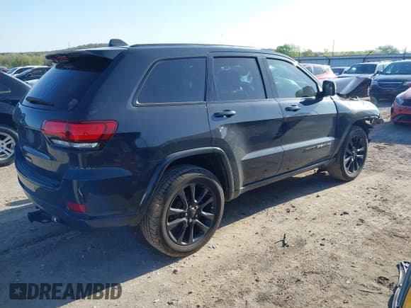 ✅ 2018 Jeep Grand Cherokee Laredo E • VIN: 1C4RJEAGXJC124726 • Lot: 41990741. Listed on IAAI with 112,217 mi. Free auction sales archive from the USA and detailed vehicle history report at DreamBid. Image 4.