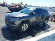✅ 2022 Jeep Compass Sport • VIN: 3C4NJDAB5NT205642 • Лот: 42130466. Опубликован ранее на IAAI с пробегом 52 713 миль. Бесплатный доступ к архиву аукционных продаж из США и подробный отчёт об истории автомобиля на DreamBid. Изображение 2.