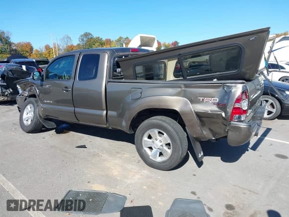 ✅ 2013 Toyota Tacoma • VIN: 5TFUU4EN6DX050125 • Lot: 43504329. Listed on IAAI with 83,431 mi. Free auction sales archive from the USA and detailed vehicle history report at DreamBid. Image 3.