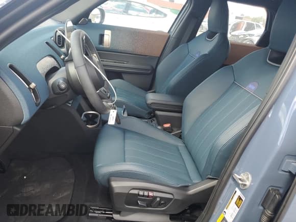 ✅ 2025 MINI Countryman SE • VIN: WMZ53GA08S7R55045 • Lot: 46103385. Listed on Copart with 2,929 mi. Free auction sales archive from the USA and detailed vehicle history report at DreamBid. Image 7.