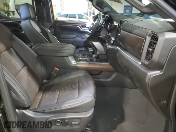 ✅ 2025 Chevrolet Silverado 1500 High Country • VIN: 1GCUKJELXSZ123078 • Lot: 87871055. Listed on Copart with 2,453 mi. Free auction sales archive from the USA and detailed vehicle history report at DreamBid. Image 7.