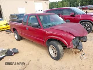 ✅ 2003 GMC Sonoma SLS • VIN: 1GTCS19X738242447 • Lot: 43095338. Wystawiony na IAAI z przebiegiem 215 634 mil. Bezpłatny archiwum sprzedaży aukcyjnych z USA i szczegółowy raport historii pojazdu na DreamBid. Zdjęcie 1.