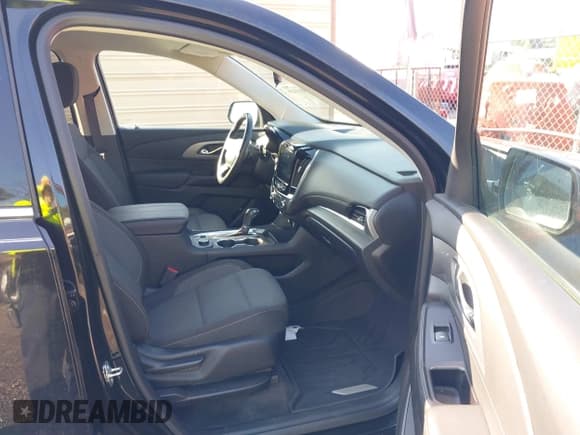 ✅ 2020 Chevrolet Traverse LT Cloth • VIN: 1GNERGKW3LJ206148 • Lot: 40961449. Listed on IAAI with 53,306 mi. Free auction sales archive from the USA and detailed vehicle history report at DreamBid. Image 5.