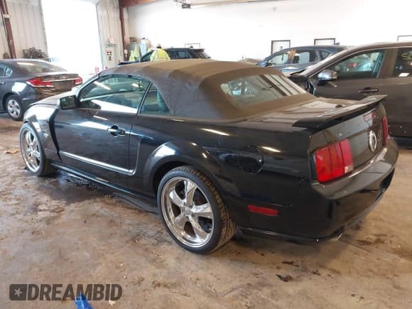 ✅ 2007 Ford Mustang GT Deluxe • VIN: 1ZVHT85HX75358269 • Lot: 43349509. Listed on IAAI with 93,128 mi. Free auction sales archive from the USA and detailed vehicle history report at DreamBid. Image 3.
