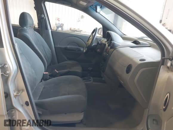 2005 Chevrolet Aveo SVM z VIN KL1TD52625B376542, wystawiony jako IAAI lot #41076894 z przebiegiem 197 578 mil mil oraz . Historia ofert i sprzedaży dostępna na DreamBid. Obrazek 5.