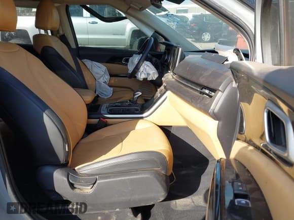 ✅ 2023 Kia Carnival EX • VIN: KNDNC5H3XP6300340 • Lot: 43406172. Listed on IAAI with 41,691 mi. Free auction sales archive from the USA and detailed vehicle history report at DreamBid. Image 5.