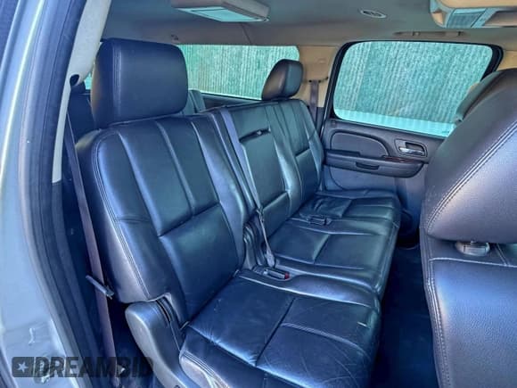 ✅ 2013 Chevrolet Suburban LT • VIN: 1GNSKJE74DR146070 • Lot: 95246665. Listed on Copart with 216,113 mi. Free auction sales archive from the USA and detailed vehicle history report at DreamBid. Image 6.