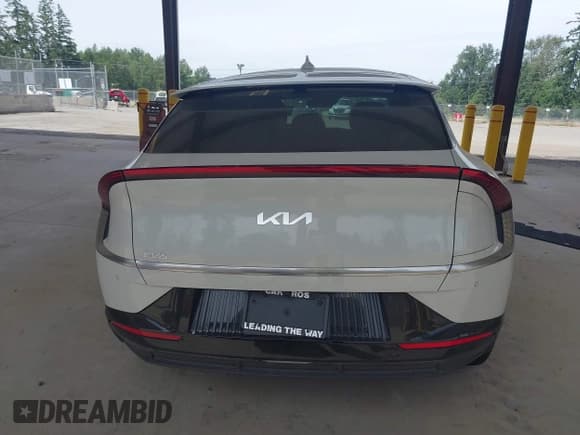 ✅ 2024 Kia EV6 Wind • VIN: KNDC34LA9R5179963 • Lot: 42779706. Listed on IAAI with 7,885 mi. Free auction sales archive from the USA and detailed vehicle history report at DreamBid. Image 17.
