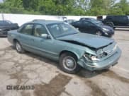 ✅ 1997 Ford Crown Victoria • VIN: 2FALP73W3VX232351 • Lot: 60196655. Wystawiony na Copart z przebiegiem 218 587 mil. Bezpłatny archiwum sprzedaży aukcyjnych z USA i szczegółowy raport historii pojazdu na DreamBid. Zdjęcie 4.