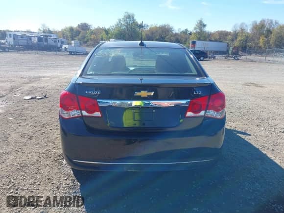 2016 Chevrolet Cruze LTZ z VIN 1G1PG5SB4G7193110, wystawiony jako IAAI lot #43450332 z przebiegiem 176 393 mil mil oraz . Historia ofert i sprzedaży dostępna na DreamBid. Obrazek 16.