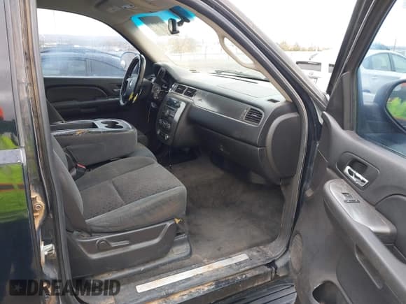 ✅ 2007 Chevrolet Suburban LTZ • VIN: 1GNFC16007J317898 • Lot: 41560031. Listed on IAAI with 271,370 mi. Free auction sales archive from the USA and detailed vehicle history report at DreamBid. Image 5.