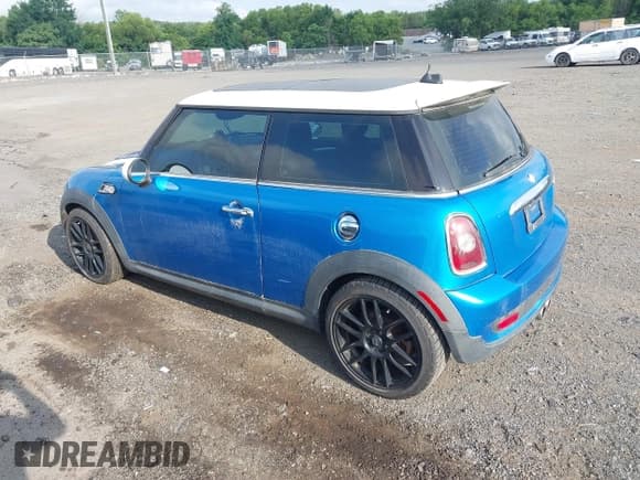 ✅ 2008 MINI Hardtop S • VIN: WMWMF73548TT91208 • Lot: 42747902. Wystawiony na IAAI z przebiegiem 137 214 mil. Bezpłatny archiwum sprzedaży aukcyjnych z USA i szczegółowy raport historii pojazdu na DreamBid. Zdjęcie 3.
