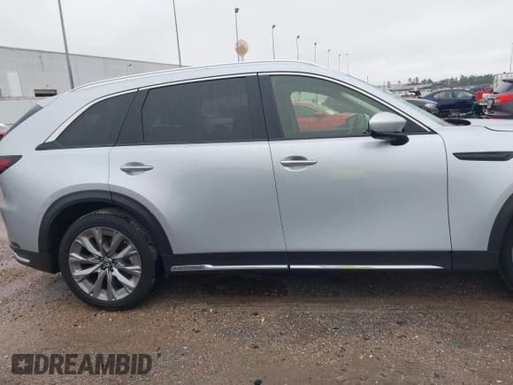 ✅ 2024 Mazda CX-90 Premium • VIN: JM3KKDHD9R1166808 • Lot: 43821542. Wystawiony na IAAI z przebiegiem 45 930 mil. Bezpłatny archiwum sprzedaży aukcyjnych z USA i szczegółowy raport historii pojazdu na DreamBid. Zdjęcie 13.