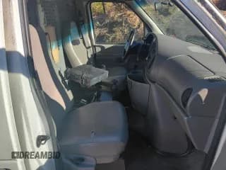 ✅ 1998 Ford Econoline Cargo Commercial • VIN: 1FTSE34L6WHB63648 • Лот: 91573915. Опубликован ранее на Copart с пробегом 157 224 миль. Бесплатный доступ к архиву аукционных продаж из США и подробный отчёт об истории автомобиля на DreamBid. Изображение 5.