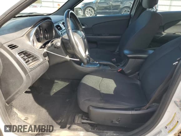 ✅ 2012 Chrysler 200 Touring • VIN: 1C3CCBBG6CN276897 • Лот: 86985205. Опубликован ранее на Copart с пробегом 157 333 миль. Бесплатный доступ к архиву аукционных продаж из США и подробный отчёт об истории автомобиля на DreamBid. Изображение 7.