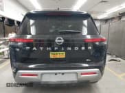 ✅ 2024 Nissan Pathfinder SL • VIN: 5N1DR3CB8RC266038 • Lot: 43524206. Wystawiony na IAAI z przebiegiem 25 963 mil. Bezpłatny archiwum sprzedaży aukcyjnych z USA i szczegółowy raport historii pojazdu na DreamBid. Zdjęcie 15.