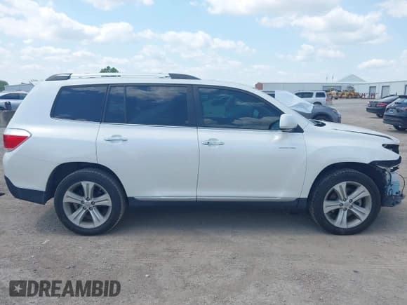 ✅ 2013 Toyota Highlander Limited • VIN: 5TDYK3EH3DS119743 • Лот: 42946751. Опубликован ранее на IAAI с пробегом 164 813 миль. Бесплатный доступ к архиву аукционных продаж из США и подробный отчёт об истории автомобиля на DreamBid. Изображение 14.