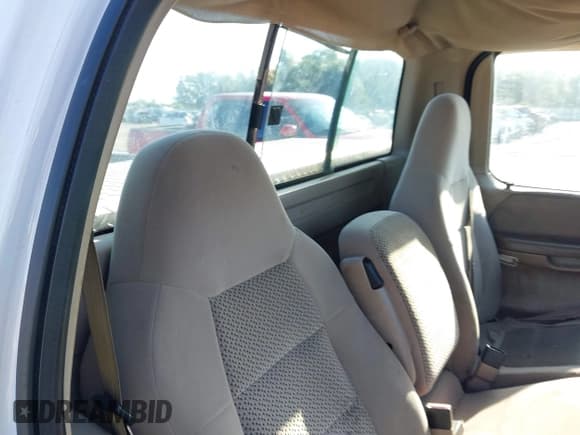 ✅ 2003 Ford F-150 XL • VIN: 1FTRF172X3NA79784 • Lot: 42978583. Listed on IAAI with 201,271 mi. Free auction sales archive from the USA and detailed vehicle history report at DreamBid. Image 8.