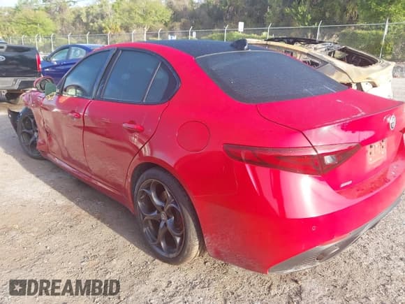 ✅ 2018 Alfa Romeo Giulia Ti • VIN: ZARFAECN2J7587523 • Лот: 41886664. Опубликован ранее на IAAI с пробегом Не указан. Бесплатный доступ к архиву аукционных продаж из США и подробный отчёт об истории автомобиля на DreamBid. Изображение 3.