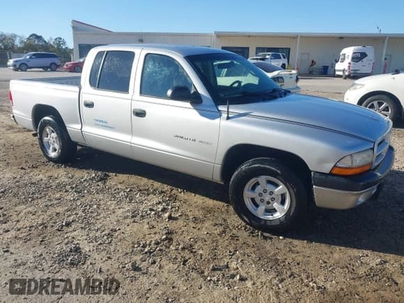 ✅ 2002 Dodge Dakota Sport • VIN: 1B7HL38N02S681523 • Lot: 43537584. Wystawiony na IAAI z przebiegiem 216 042 mil. Bezpłatny archiwum sprzedaży aukcyjnych z USA i szczegółowy raport historii pojazdu na DreamBid. Zdjęcie 1.