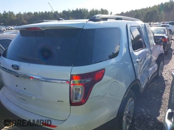 ✅ 2015 Ford Explorer XLT • VIN: 1FM5K8D80FGC32446 • Lot: 41379268. Wystawiony na IAAI z przebiegiem 168 191 mil. Bezpłatny archiwum sprzedaży aukcyjnych z USA i szczegółowy raport historii pojazdu na DreamBid. Zdjęcie 4.