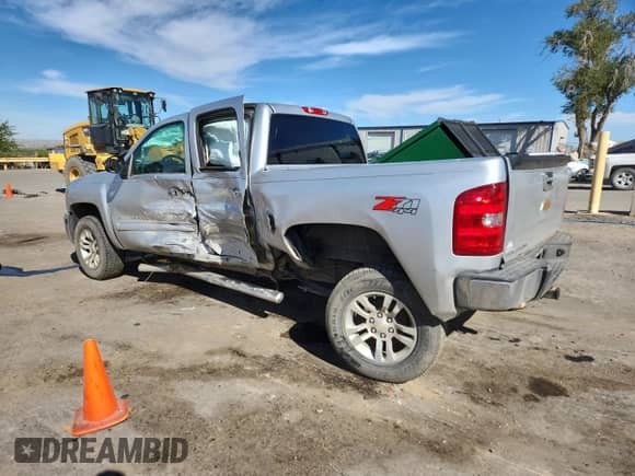 2013 Chevrolet Silverado 1500 LT z VIN 3GCPKSE7XDG287472, wystawiony jako Copart lot #81815095 z przebiegiem 140 925 mil mil oraz Szkoda całkowita • Salvage title. Historia ofert i sprzedaży dostępna na DreamBid. Obrazek 2.
