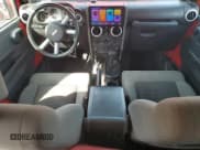 ✅ 2010 Jeep Wrangler Unlimited Sahara • VIN: 1J4BA5H14AL167231 • Lot: 71743285. Wystawiony na Copart z przebiegiem 169 089 mil. Bezpłatny archiwum sprzedaży aukcyjnych z USA i szczegółowy raport historii pojazdu na DreamBid. Zdjęcie 8.