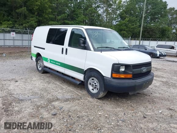 ✅ 2014 Chevrolet Express Cargo • VIN: 1GCWGFCA1E1160368 • Lot: 43070311. Wystawiony na IAAI z przebiegiem 19 192 mil. Bezpłatny archiwum sprzedaży aukcyjnych z USA i szczegółowy raport historii pojazdu na DreamBid. Zdjęcie 1.