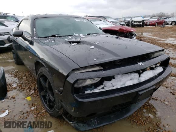 ✅ 2010 Dodge Challenger R/T Classic • VIN: 2B3CJ5DT5AH282338 • Lot: 52300954. Wystawiony na Copart z przebiegiem 98 796 mil. Bezpłatny archiwum sprzedaży aukcyjnych z USA i szczegółowy raport historii pojazdu na DreamBid. Zdjęcie 4.