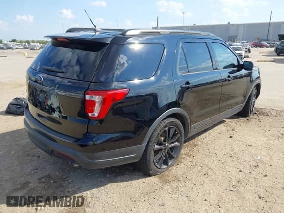 2018 Ford Explorer XLT с VIN 1FM5K7D89JGA52093, выставлен на аукционе IAAI как лот 43351772 с пробегом 87 615 миль миль и . История ставок и продаж доступна на DreamBid. Изображение 4.