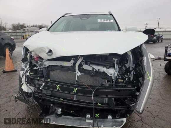 ✅ 2024 Toyota Corolla Cross XLE • VIN: 7MUDAABG2RV092744 • Lot: 52008035. Listed on Copart with 6,263 mi. Free auction sales archive from the USA and detailed vehicle history report at DreamBid. Image 5.