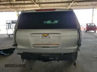 ✅ 2018 Chevrolet Suburban LT • VIN: 1GNSKHKC9JR395664 • Lot: 76120504. Wystawiony na Copart z przebiegiem 84 267 mil. Bezpłatny archiwum sprzedaży aukcyjnych z USA i szczegółowy raport historii pojazdu na DreamBid. Zdjęcie 6.