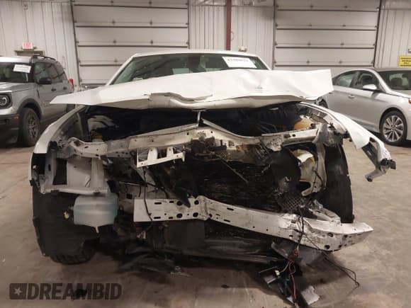 ✅ 2017 Chrysler 300 C • VIN: 2C3CCAEG4HH596564 • Lot: 43489025. Wystawiony na IAAI z przebiegiem 139 524 mil. Bezpłatny archiwum sprzedaży aukcyjnych z USA i szczegółowy raport historii pojazdu na DreamBid. Zdjęcie 13.