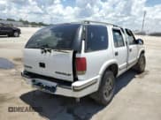 ✅ 1999 Chevrolet Blazer Trailblazer • VIN: 1GNDT13W6X2193629 • Lot: 51184702. Wystawiony na Copart z przebiegiem Nie podano. Bezpłatny archiwum sprzedaży aukcyjnych z USA i szczegółowy raport historii pojazdu na DreamBid. Zdjęcie 4.