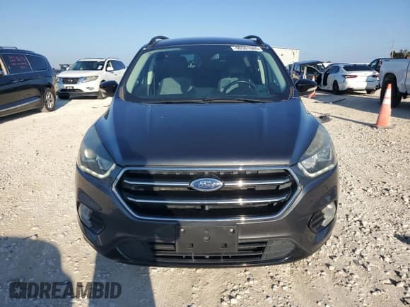 ✅ 2017 Ford Escape Titanium • VIN: 1FMCU0JDXHUC50770 • Lot: 90301085. Wystawiony na Copart z przebiegiem 87 598 mil. Bezpłatny archiwum sprzedaży aukcyjnych z USA i szczegółowy raport historii pojazdu na DreamBid. Zdjęcie 5.