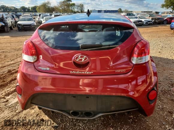 2016 Hyundai Veloster Turbo z VIN KMHTC6AE1GU295156, wystawiony jako Copart lot #90589635 z przebiegiem 142 455 mil mil oraz Czysty tytuł • Clean title. Historia ofert i sprzedaży dostępna na DreamBid. Obrazek 6.
