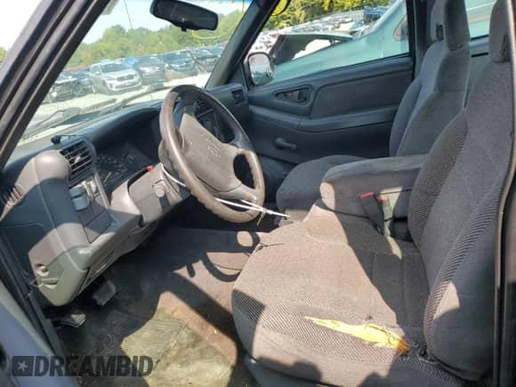 1995 Chevrolet S-10 LS с VIN 1GCCS19Z6SK233614, выставлен на аукционе Copart как лот 70534234 с пробегом 195 443 миль миль и Списание • Salvage title. История ставок и продаж доступна на DreamBid. Изображение 7.