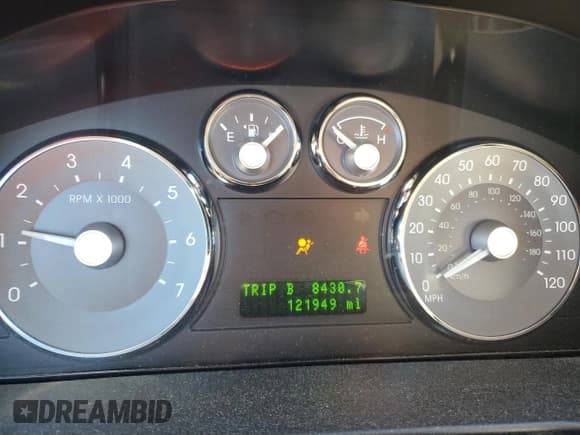 ✅ 2007 Mercury Milan • VIN: 3MEHM07ZX7R626904 • Lot: 91319425. Wystawiony na Copart z przebiegiem 121 949 mil. Bezpłatny archiwum sprzedaży aukcyjnych z USA i szczegółowy raport historii pojazdu na DreamBid. Zdjęcie 9.