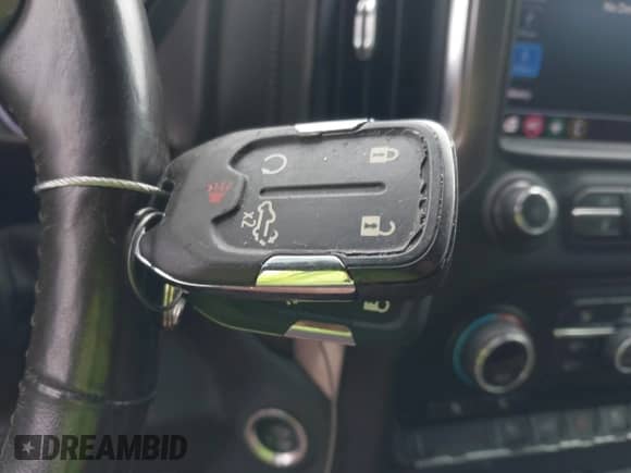 2020 Chevrolet Silverado 1500 LT z VIN 1GCPWCED1LZ102546, wystawiony jako IAAI lot #43244479 z przebiegiem 84 081 mil mil oraz . Historia ofert i sprzedaży dostępna na DreamBid. Obrazek 11.