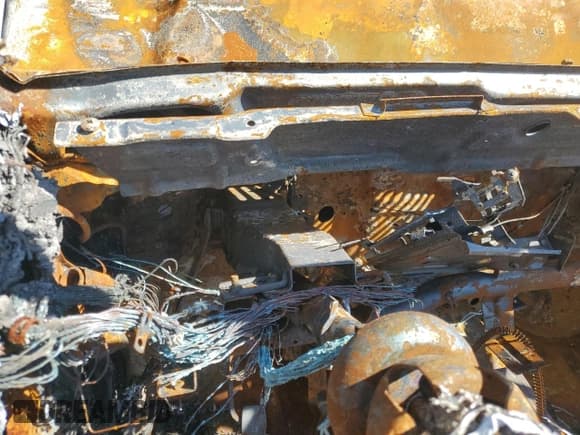 ✅ 1992 Suzuki Samurai • VIN: JS4JC31CXN4100495 • Lot: 55679875. Wystawiony na Copart z przebiegiem Nie podano. Bezpłatny archiwum sprzedaży aukcyjnych z USA i szczegółowy raport historii pojazdu na DreamBid. Zdjęcie 9.