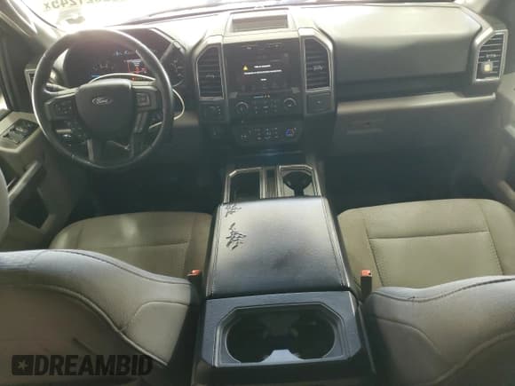 ✅ 2018 Ford F-150 XLT • VIN: 1FTEW1EG8JFB52915 • Lot: 92821245. Wystawiony na Copart z przebiegiem 172 902 mil. Bezpłatny archiwum sprzedaży aukcyjnych z USA i szczegółowy raport historii pojazdu na DreamBid. Zdjęcie 8.