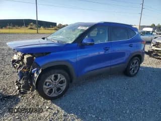 ✅ 2024 Kia Seltos S • VIN: KNDEU2AA2R7498350 • Lot: 92563765. Wystawiony na Copart z przebiegiem 48 531 mil. Bezpłatny archiwum sprzedaży aukcyjnych z USA i szczegółowy raport historii pojazdu na DreamBid. Zdjęcie 1.