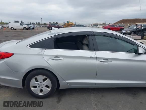 2016 Hyundai Sonata SE с VIN 5NPE24AF8GH388571, выставлен на аукционе IAAI как лот 43326136 с пробегом 127 427 миль миль и . История ставок и продаж доступна на DreamBid. Изображение 6.