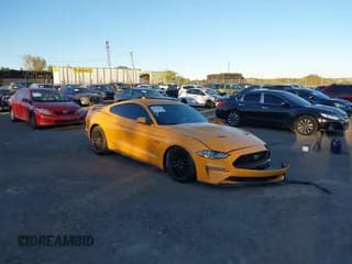 ✅ 2022 Ford Mustang GT Premium • VIN: 1FA6P8CF0N5116822 • Lot: 43471830. Wystawiony na IAAI z przebiegiem 18 008 mil. Bezpłatny archiwum sprzedaży aukcyjnych z USA i szczegółowy raport historii pojazdu na DreamBid. Zdjęcie 1.