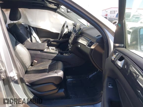 ✅ 2016 Mercedes-Benz GLE 350 • VIN: 4JGDA5HB3GA782795 • Lot: 43480452. Wystawiony na IAAI z przebiegiem 116 573 mil. Bezpłatny archiwum sprzedaży aukcyjnych z USA i szczegółowy raport historii pojazdu na DreamBid. Zdjęcie 5.