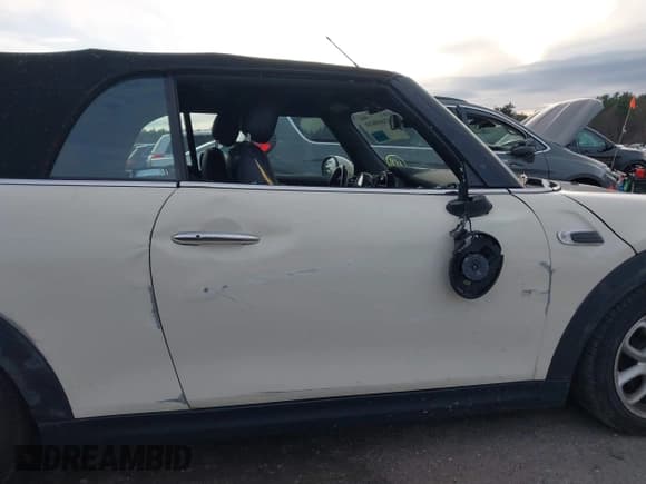 ✅ 2019 MINI Convertible Cooper • VIN: WMWWG5C51K3H07720 • Лот: 43660610. Опубликован ранее на IAAI с пробегом 52 494 миль. Бесплатный доступ к архиву аукционных продаж из США и подробный отчёт об истории автомобиля на DreamBid. Изображение 17.