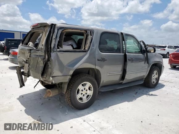 ✅ 2007 Chevrolet Tahoe LS • VIN: 1GNFC13C07J340290 • Lot: 61860395. Listed on Copart with 207,574 mi. Free auction sales archive from the USA and detailed vehicle history report at DreamBid. Image 3.
