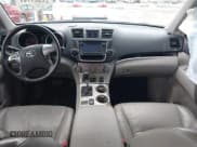 ✅ 2013 Toyota Highlander SE • VIN: 5TDZK3EH0DS104847 • Lot: 43403741. Listed on IAAI with 215,875 mi. Free auction sales archive from the USA and detailed vehicle history report at DreamBid. Image 5.