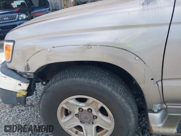 ✅ 2002 Toyota 4Runner SR5 • VIN: JT3GN86R420253009 • Lot: 43792084. Listed on IAAI with 292,981 mi. Free auction sales archive from the USA and detailed vehicle history report at DreamBid. Image 12.